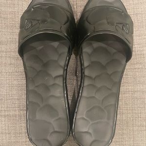 VALENTINO GARAVANI
Platform Sculpted Poolside Mules size 8